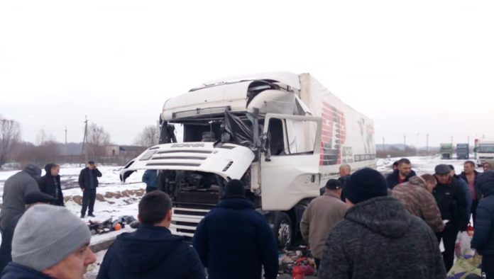 На Яворівщині від вибуху балону у вантажівці постраждав її водій