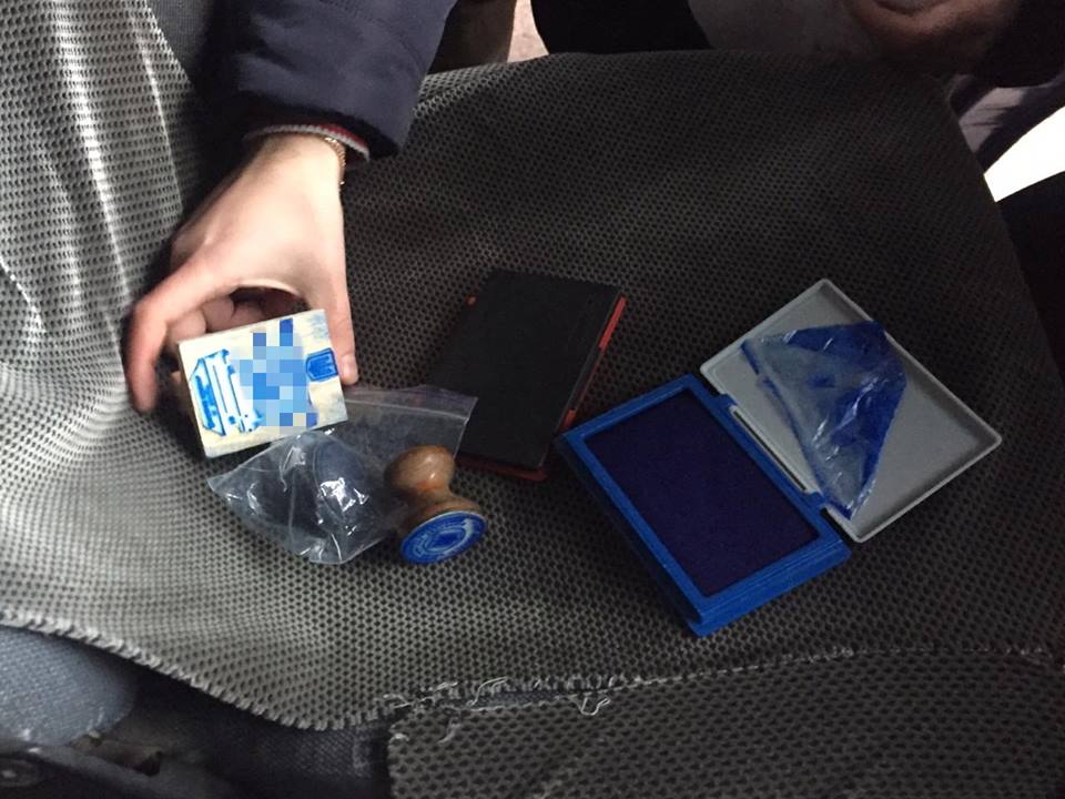 СБУ затримала шахраїв, які видавали себе за волонтерів