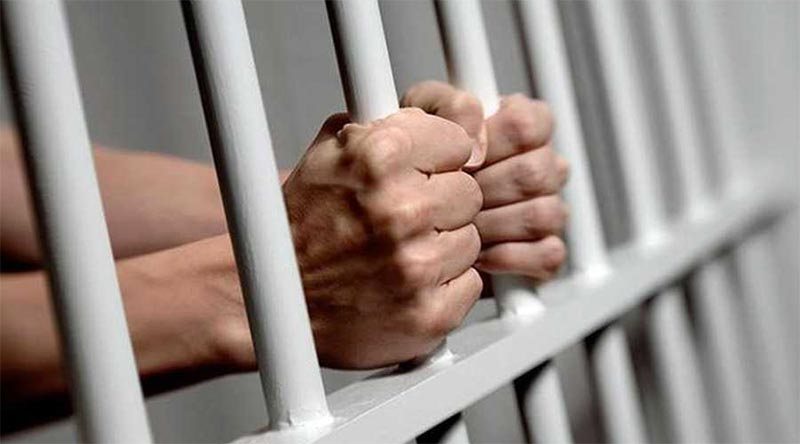 У Хирові молодики напали на чоловіка, який знімав гроші з банкомату