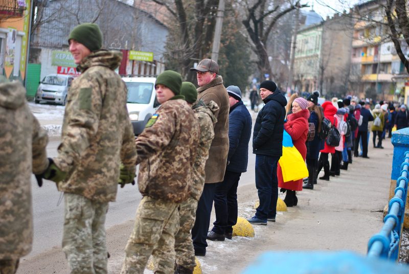 Самбірські учні зініціювали живий ланцюг до Дня Злуки