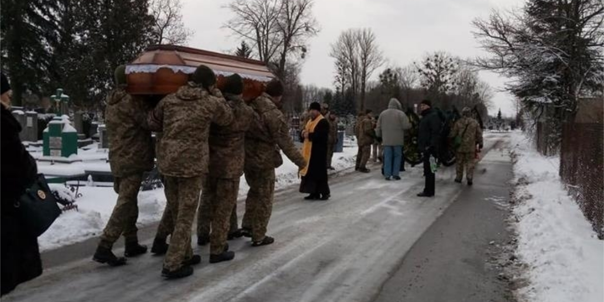 Сьогодні самбірчани провели в останню путь захисника Олега Войтовича