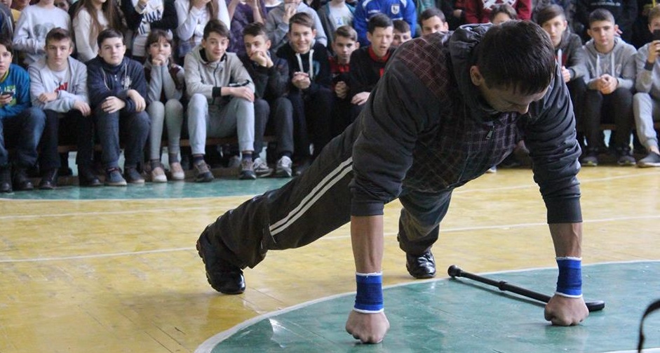 За 30 секунд 42 відтискання: Богдан Чіпак з Мостиськ встановив рекорд