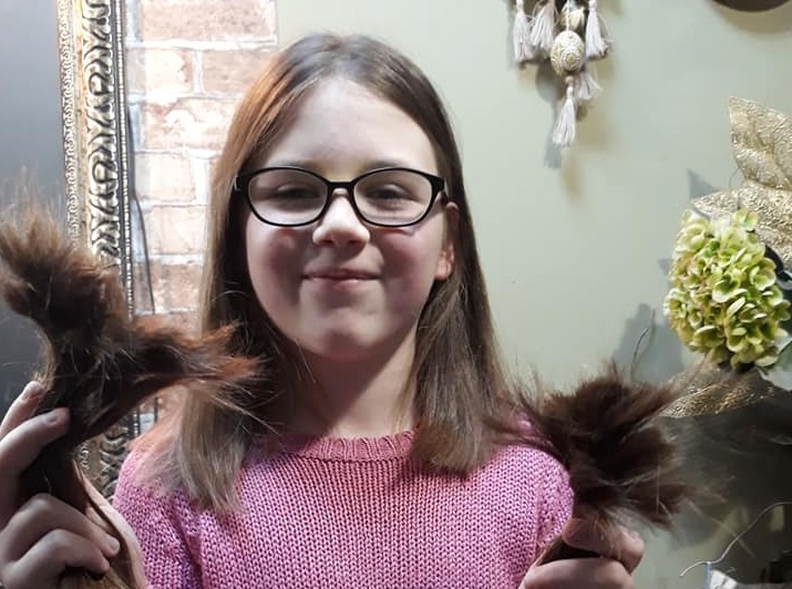 10-річна дівчинка обрізала коси, аби допомогти онкохворим