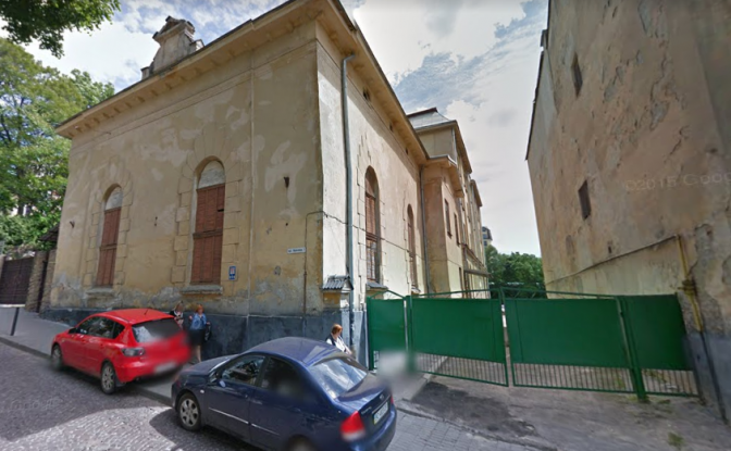 Центр опіки сиріт збирає гроші, щоб викупити приміщення на Короленка