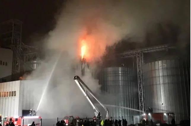 За день до масштабної пожежі на “Майолі” сталося загорання: неофіційна інформація