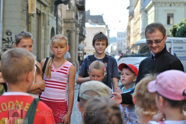 Депутати Львівської міськради просять передати сиротам будівлю на Короленка