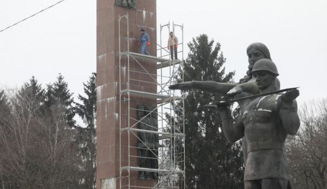 За 300 тисяч гривень Львів позбудеться радянського Монументу слави