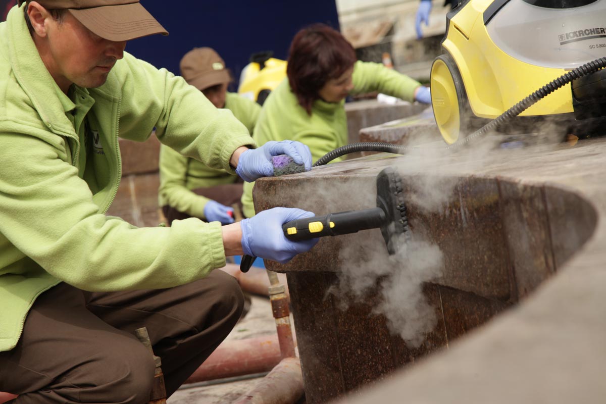 Підприємиця зі Старосамбірщини митиме львівські пам’ятники