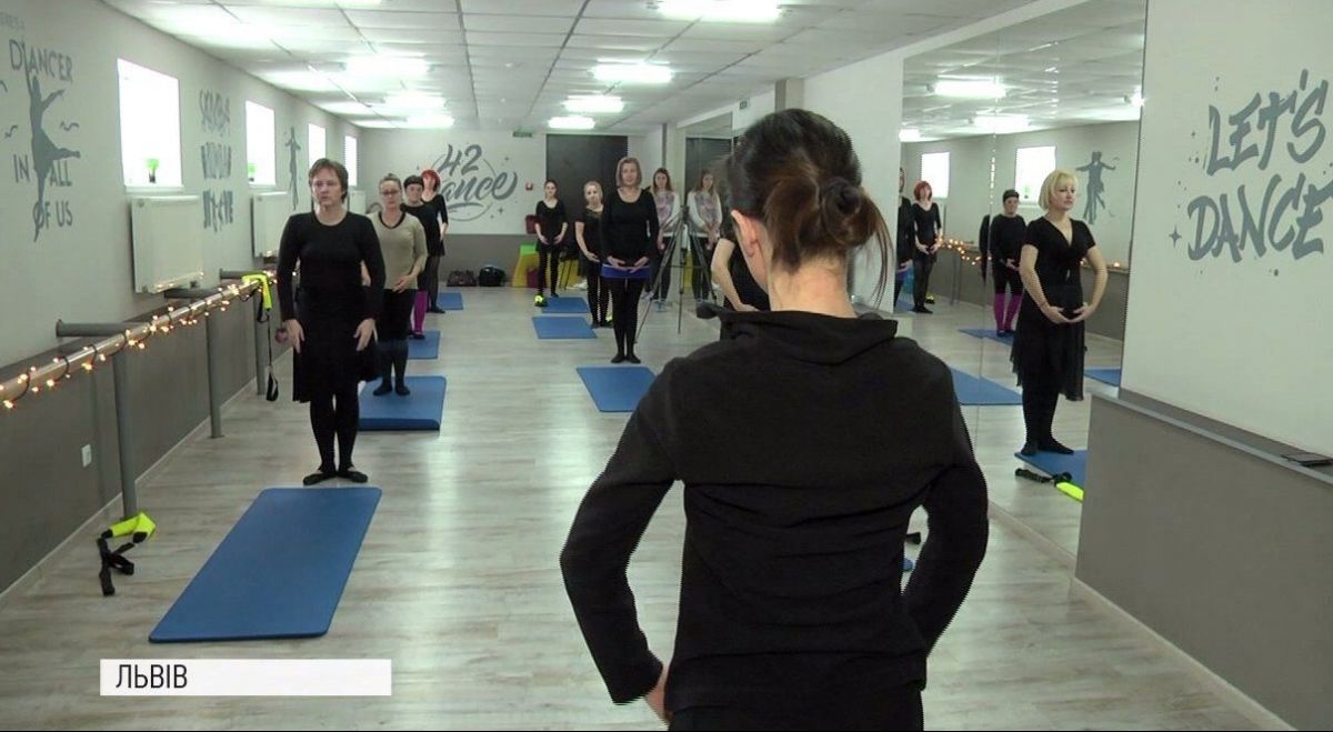 У Львові вчать балету пенсіонерів