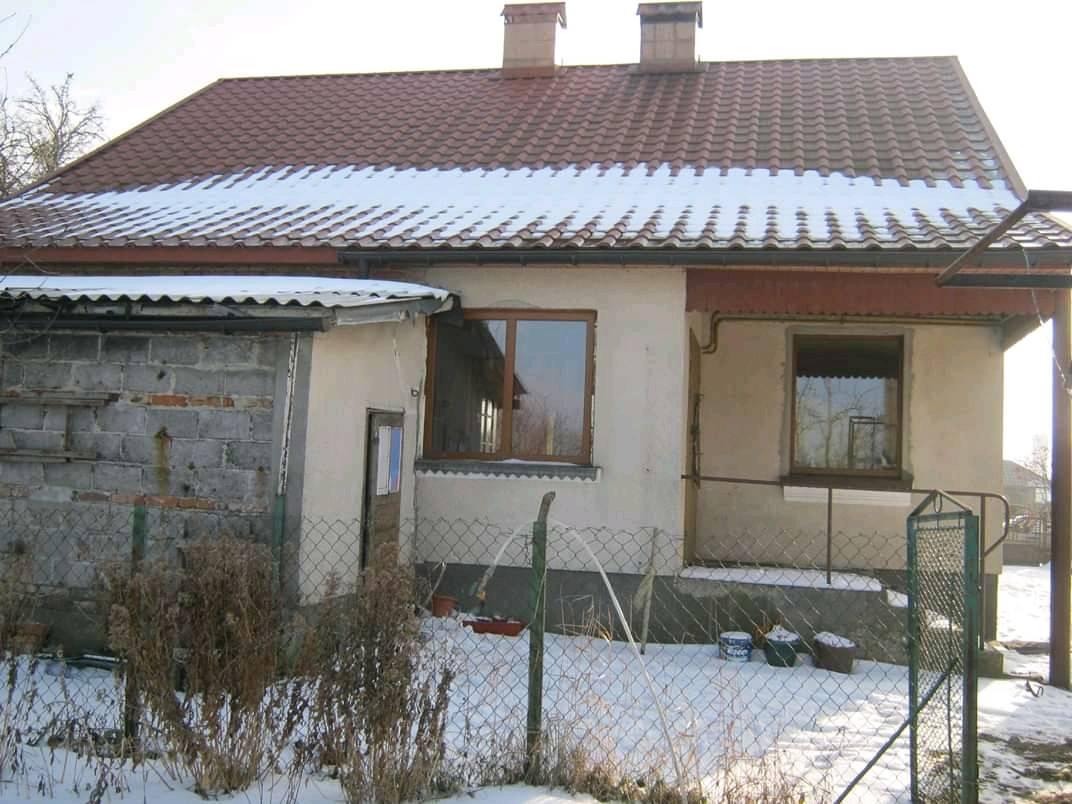 У Сокалі для шістьох сиріт придбали аварійний будинок