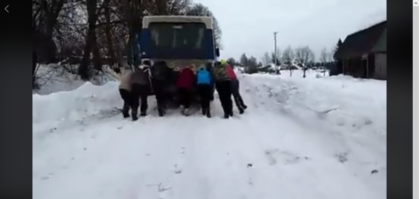 Хворих на УАЗі, а хліб на санях: у Сколівському районі подекуди повністю відсутнє сполучення