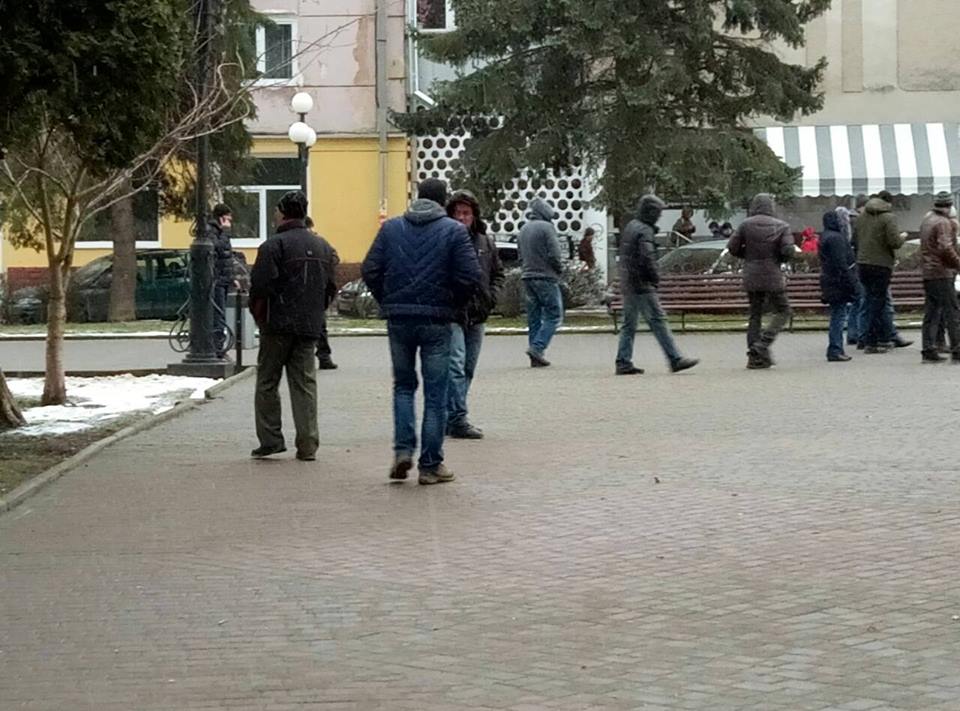 Через провокації у Самборі двоє депутатів потрапили до лікарні