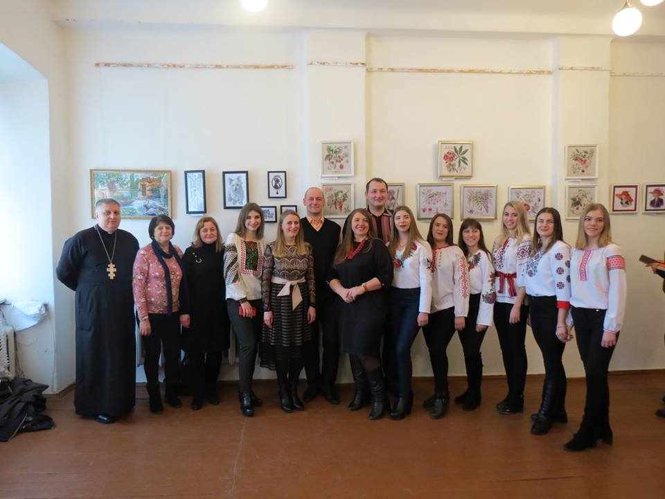 У Бродах брати-атовці вишивають картини