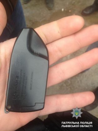 Раніше судимі львів’яни за допомогою сканера обкрадали автомобілі