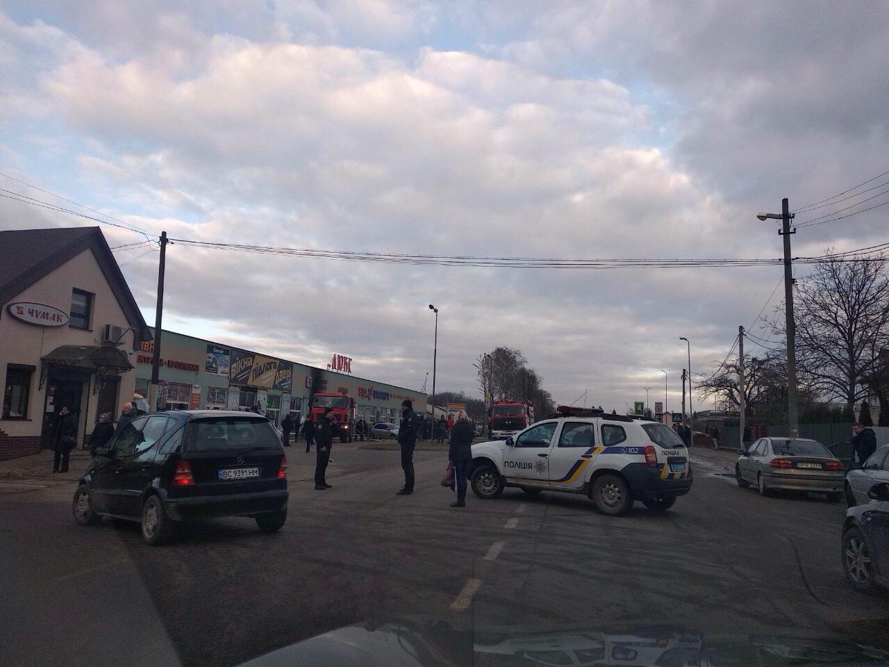 У Самборі горить магазин депутата (відео)