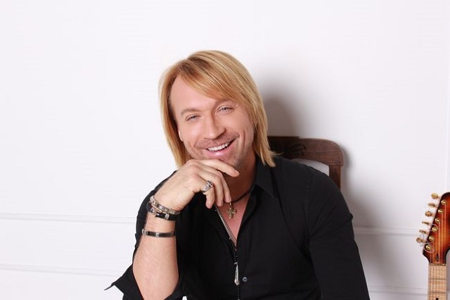 Через футбол у Львові перенесуть концерт Олега Винника