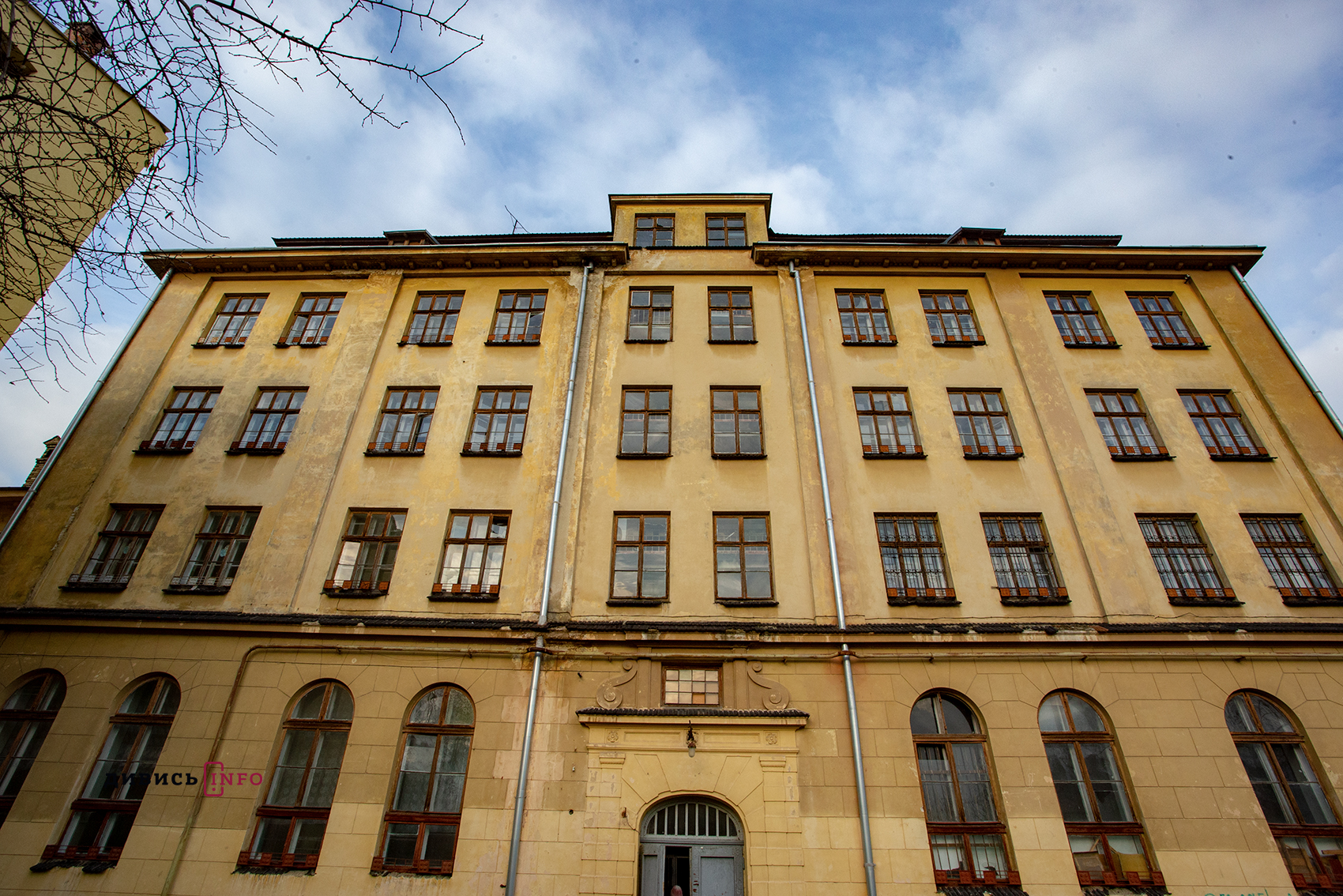 Центру Опіки Сиріт пропонували приміщення на території психіатричної лікарні замість будівлі на вулиці Короленка