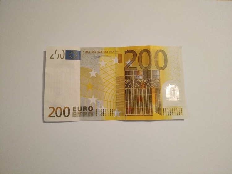 Львів’янину підсунули фальшиві 200 євро