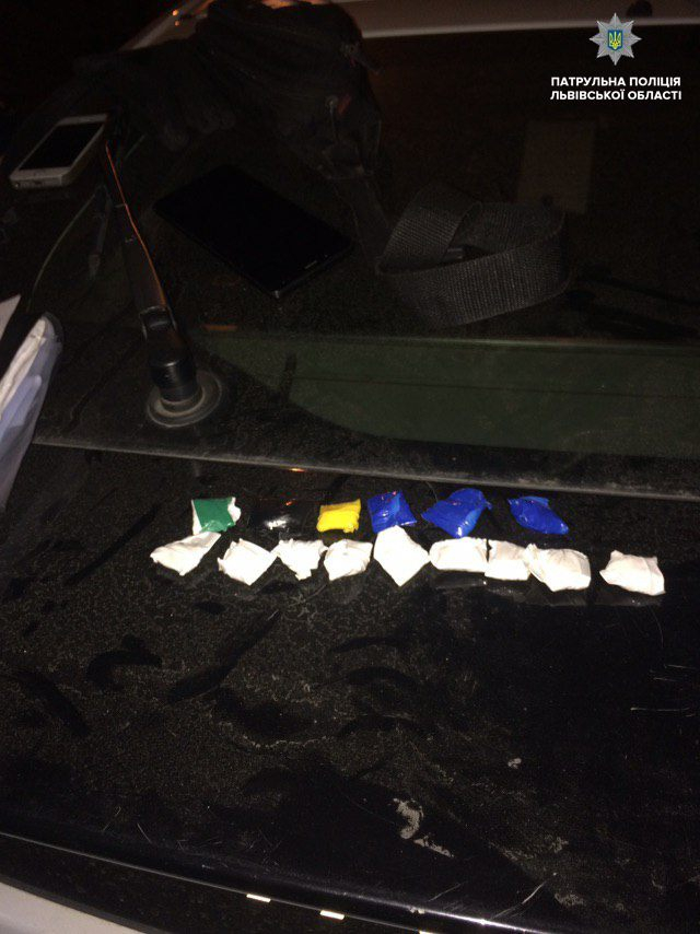 Цілу ніч львівські патрульні ловили «наркозакладчиків» та їх клієнтів