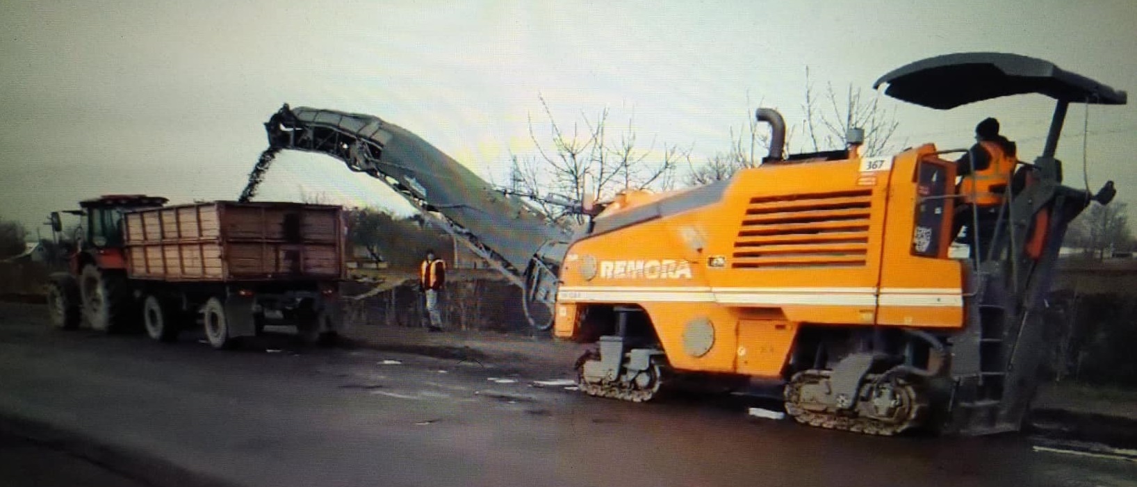 Червоноградську вулицю, якою їхав Президент, почали ремонтувати