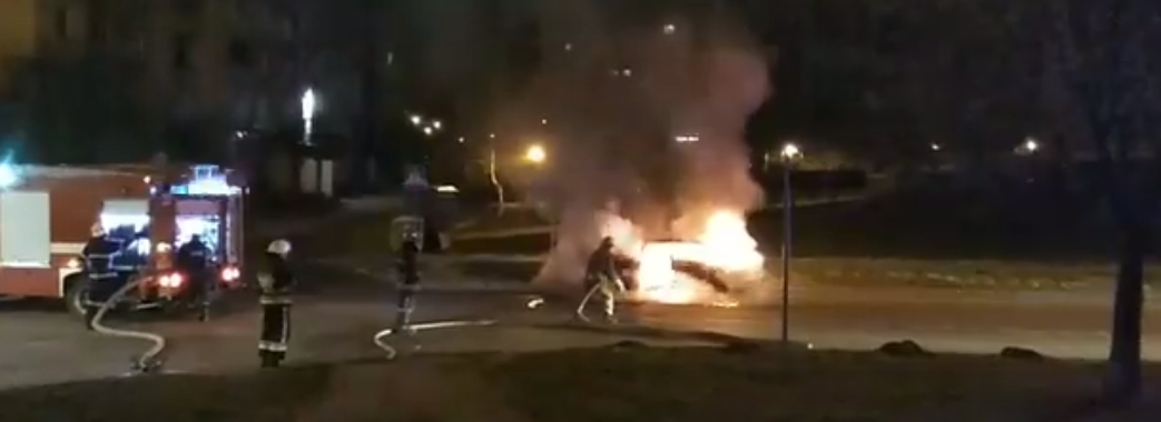У Львові вщент згорів автомобіль: підпал чи нещасний випадок?