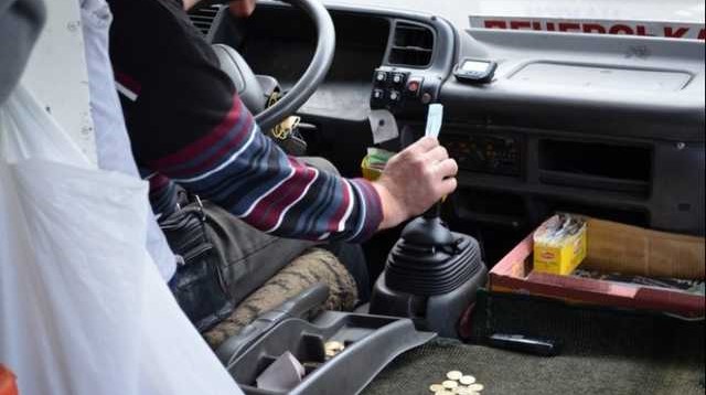 13-річну дівчинку водій вигнав з маршрутки, бо у неї не було грошей