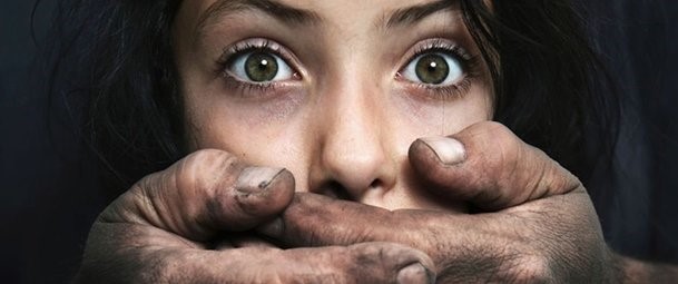 Будьте обережні: у Львові на жінок нападає маніяк у бежевому пальто