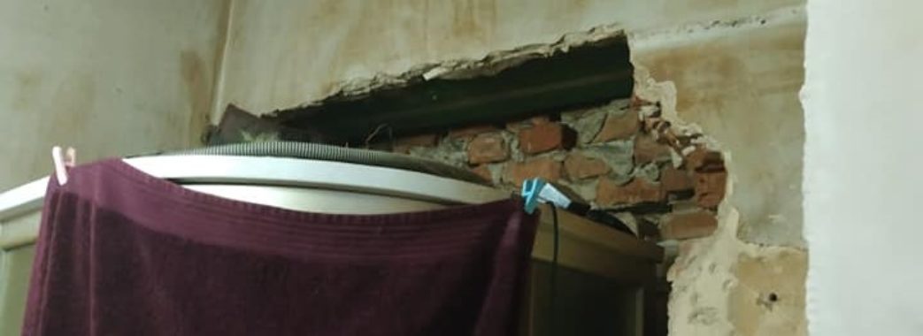 Львів’янка просить допомогти їй з ремонтом квартири