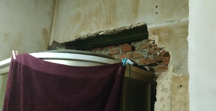 Львів’янка просить допомогти їй з ремонтом квартири