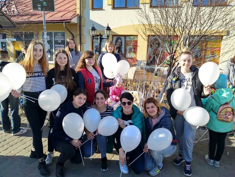 Понад 100 тисяч гривень винниківчани зібрали за день на порятунок Вікторії Яреми