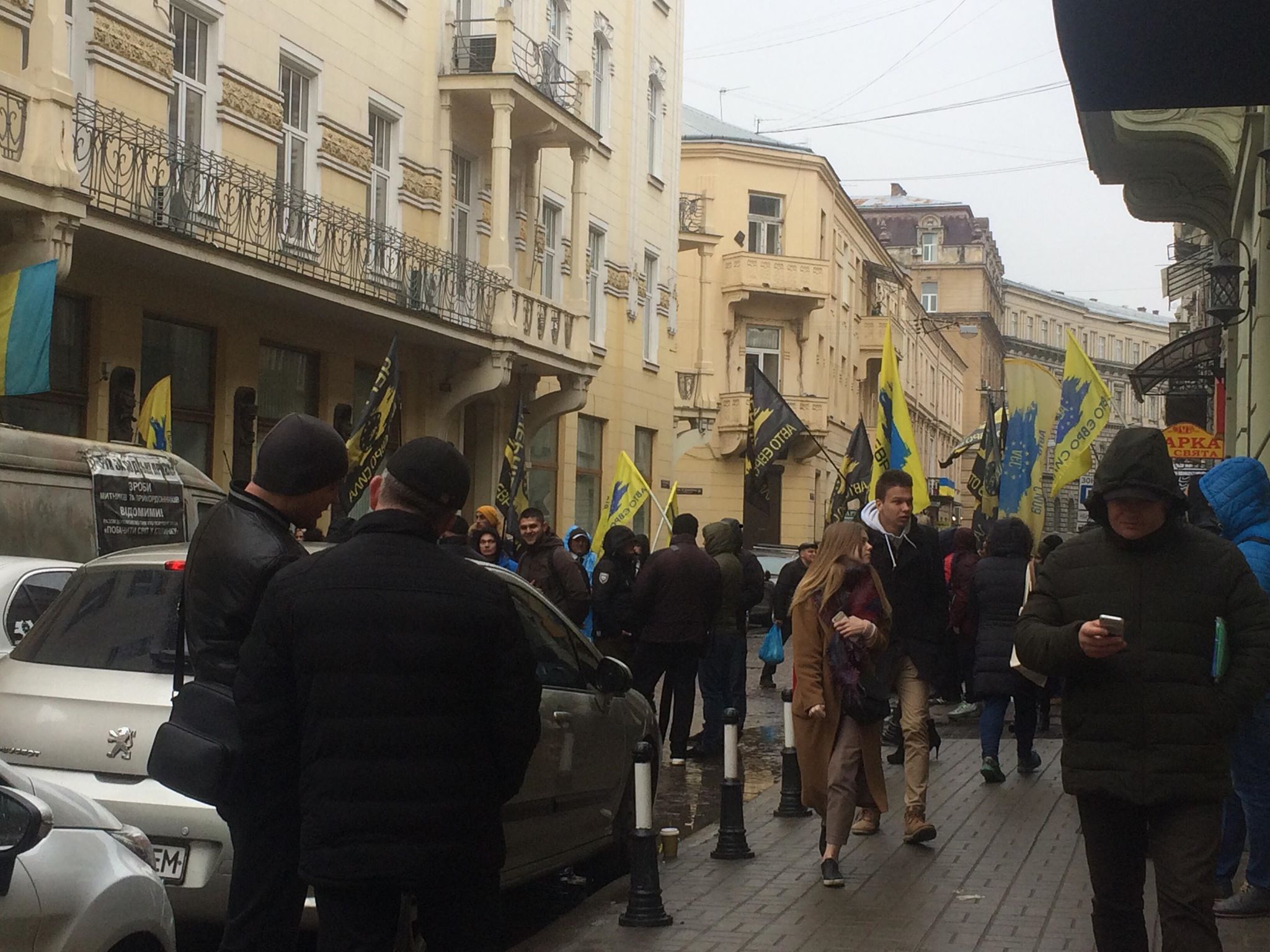 АвтоЄвроСила заблокувала вулицю в центрі Львова