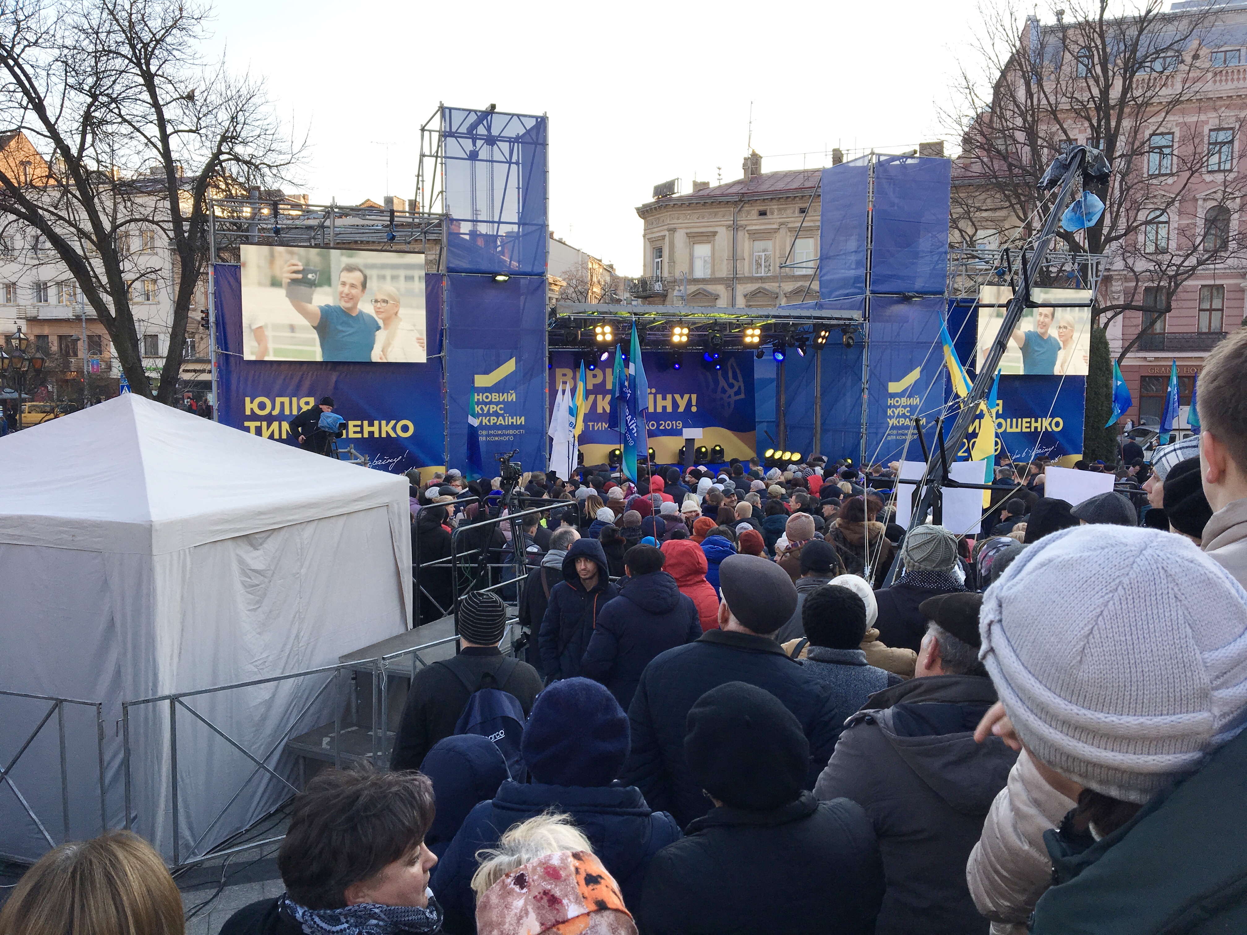 “Не можна було людей з ближчих районів привезти?”: у Львів приїхала Юлія Тимошенко