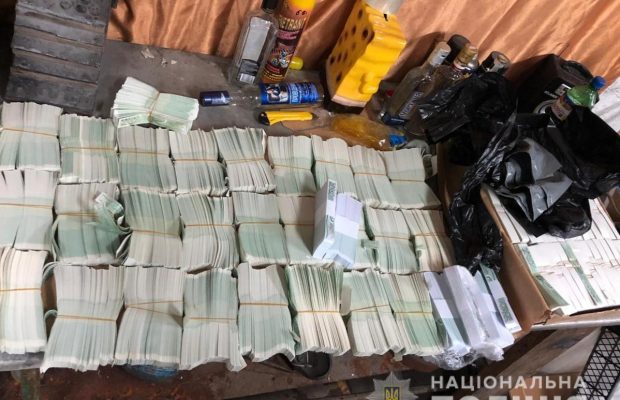 На Радехівщині викрили незаконний цех з фальшивою горілкою