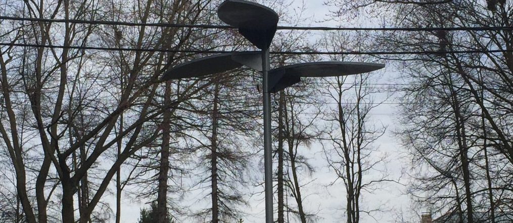 У Пустомитах від “сонячного дерева” можна заряджати мобілки та отримувати wi-fi