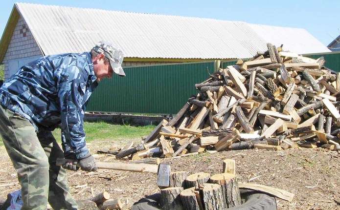 Наляканих дітей втихомирили пострілом: на Сколівщині через дрова побили місцевих