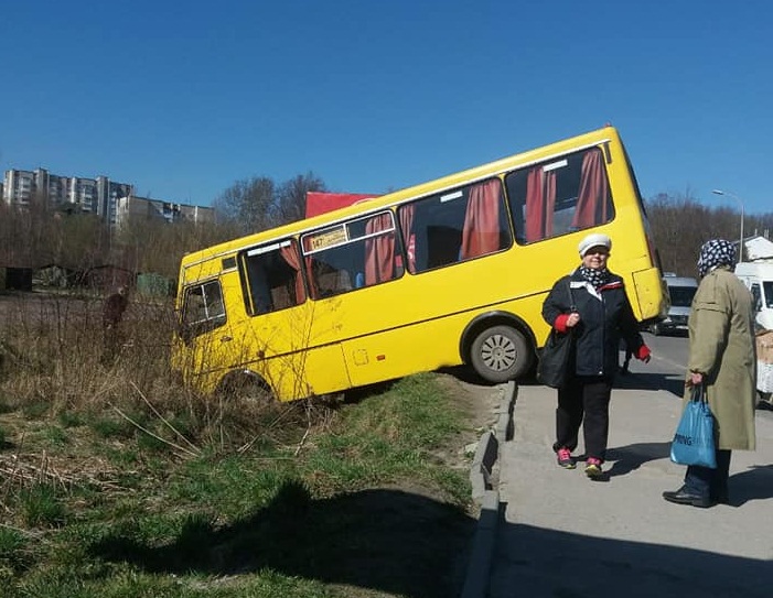 Водію автобуса у Трускавці раптово стало погано