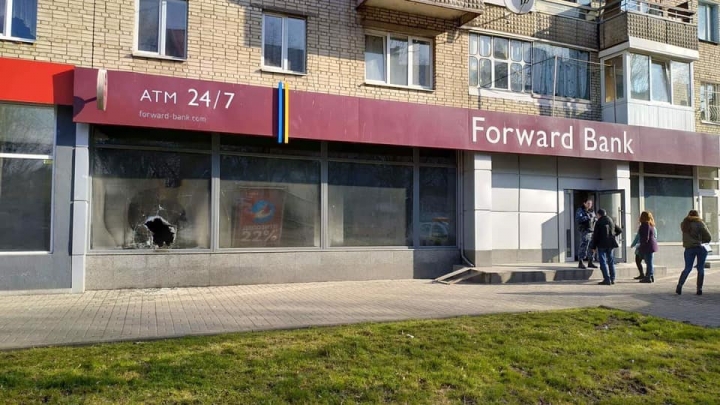 У Львові вночі невідомі підпалили “Форвард банк”