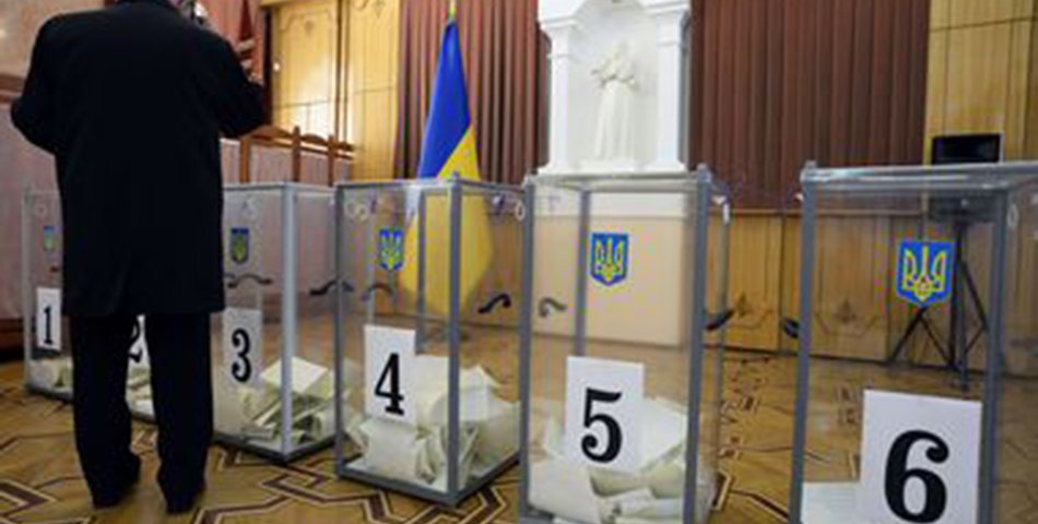 В одну кімнату гуртожитку принесли 23 запрошення на вибори