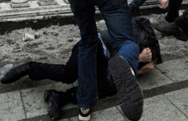 Шестеро поляків побили українського таксиста у Варшаві +ВІДЕО