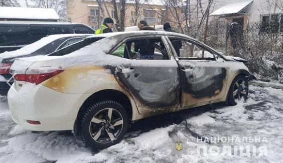 Поліція викрила паліїв, які на замовлення нищили автівки у Львові, Дніпрі та Херсоні + відео