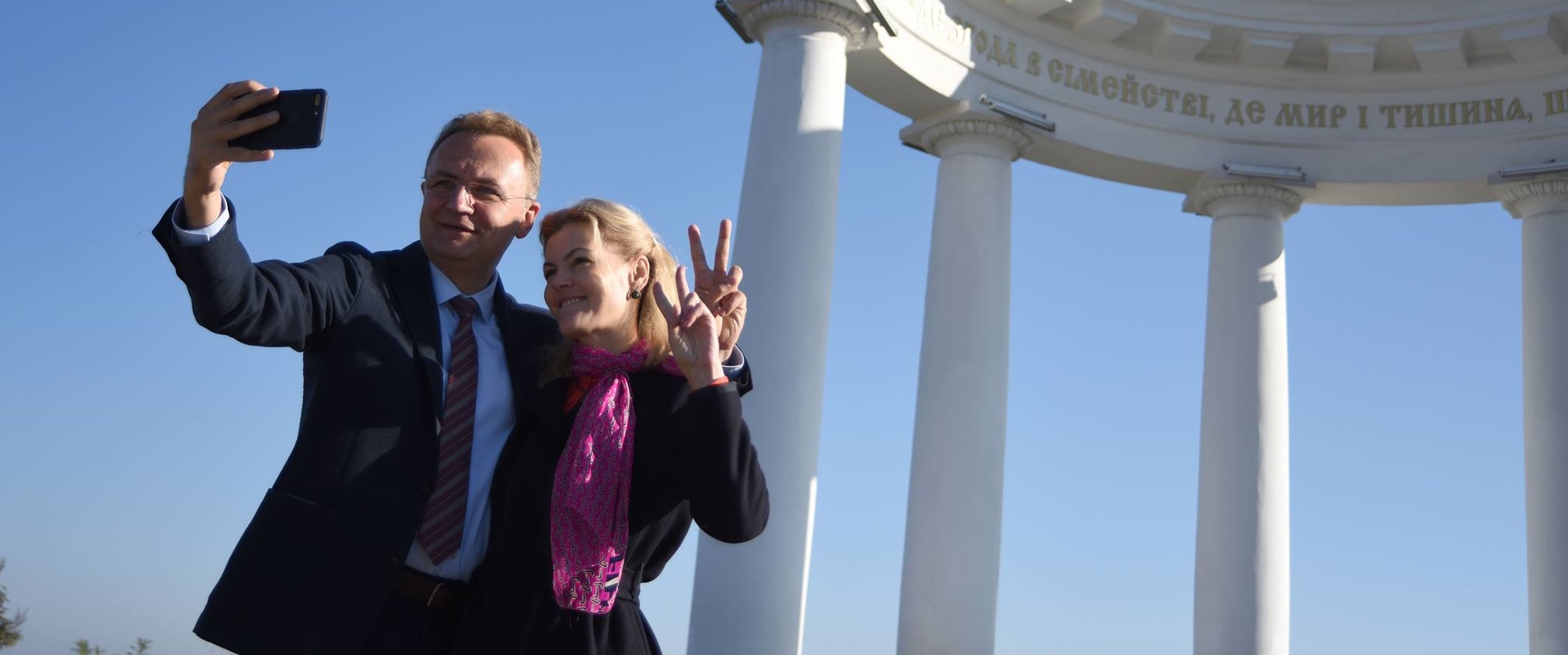 Садовий зняв свою кандидатуру на виборах на користь Гриценка