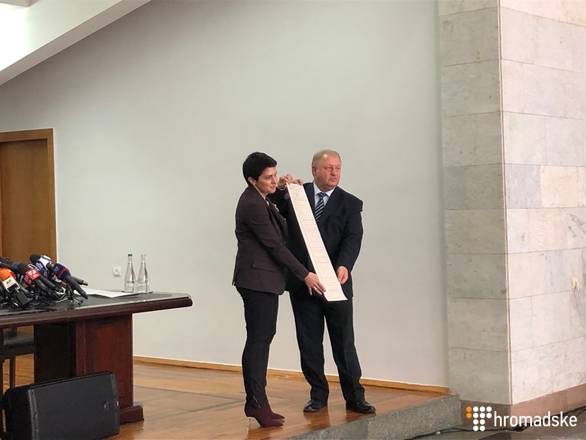 Бюлетень із кандидатами у президенти став найдовшим в історії України