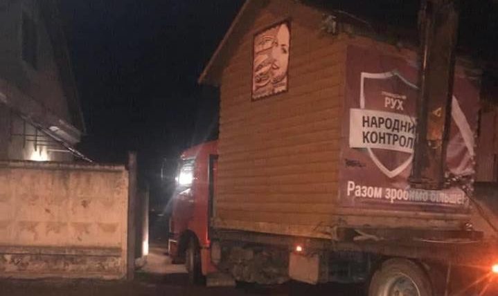 «Дотримуватися закону повинні усі»: у Самборі демонтували «Чудо-піч»