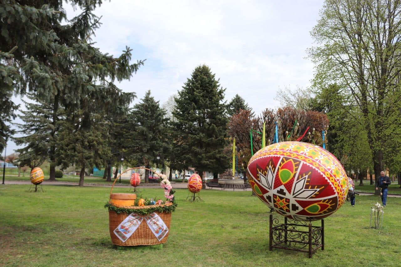 У Жидачеві облаштували фотозону з писанками