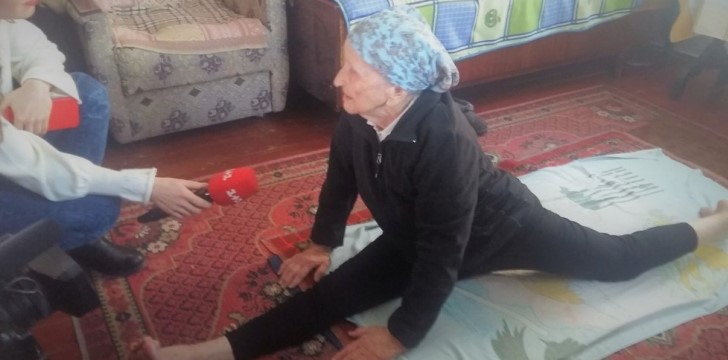 93-річна бабуся з Кам’янки-Бузької веде сторінку в Instagram