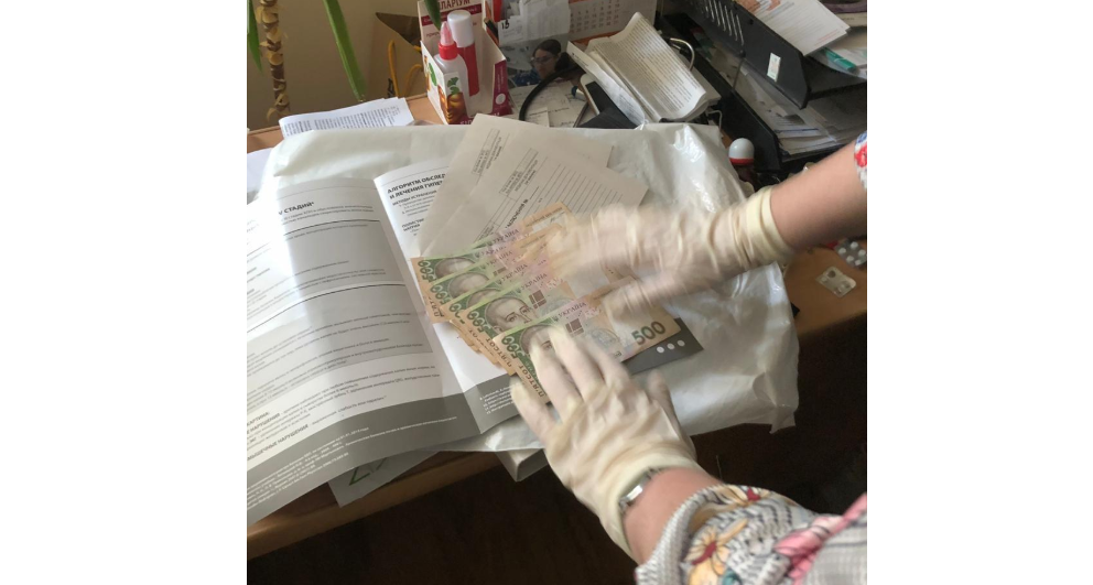 У Львові невролог вимагала хабар від матері дитини-інваліда