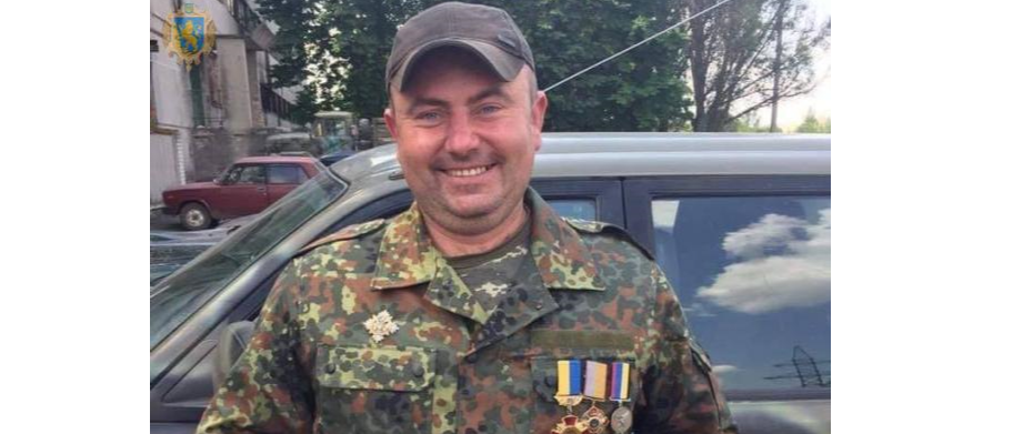 Сьогодні на Пустомитівщині поховали бійця-добровольця Олександра Болотенка