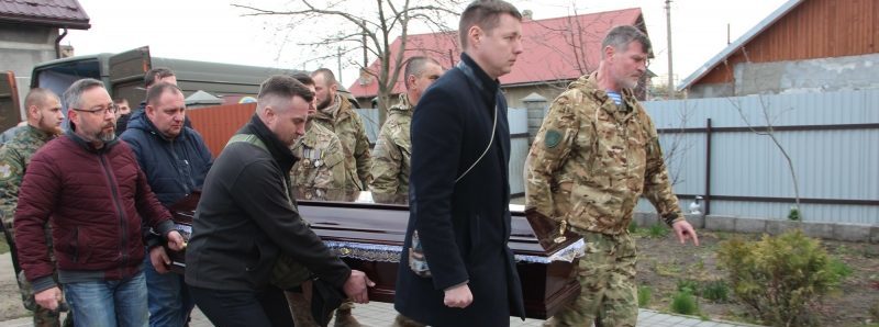 Ходорівчани на колінах зустріли загиблого Романа Федоришина