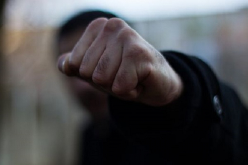 Посеред білого дня на вулиці в Дрогобичі побили і пограбували чоловіка