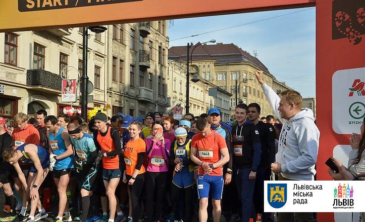 Капітан поліції Зореслав Каїнський Львівський напівмарафон пробіг у бронежилеті